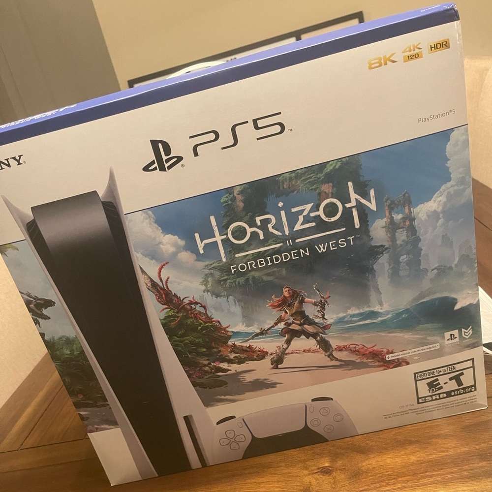 White 825G Horizon Bundle PS5